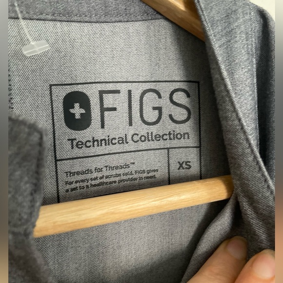 Figs Technical Graphite Bundle Top & Pants - Picture 3 of 11